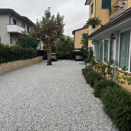 מרינה די מסה Casa Versilia Hotel מראה חיצוני תמונה